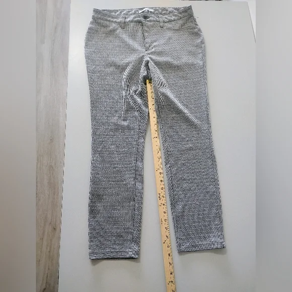 LC Lauren Conrad Black and White Houndstooth Pants - Picture 2 of 6